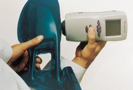 Tragbares Hand-Messgerät zur Farbmessung