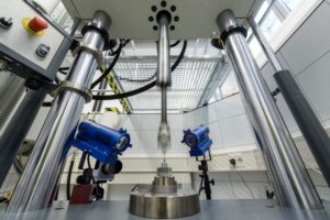 Fraunhofer LBF prüft Kunststoffe dynamisch ohne Thermokammer